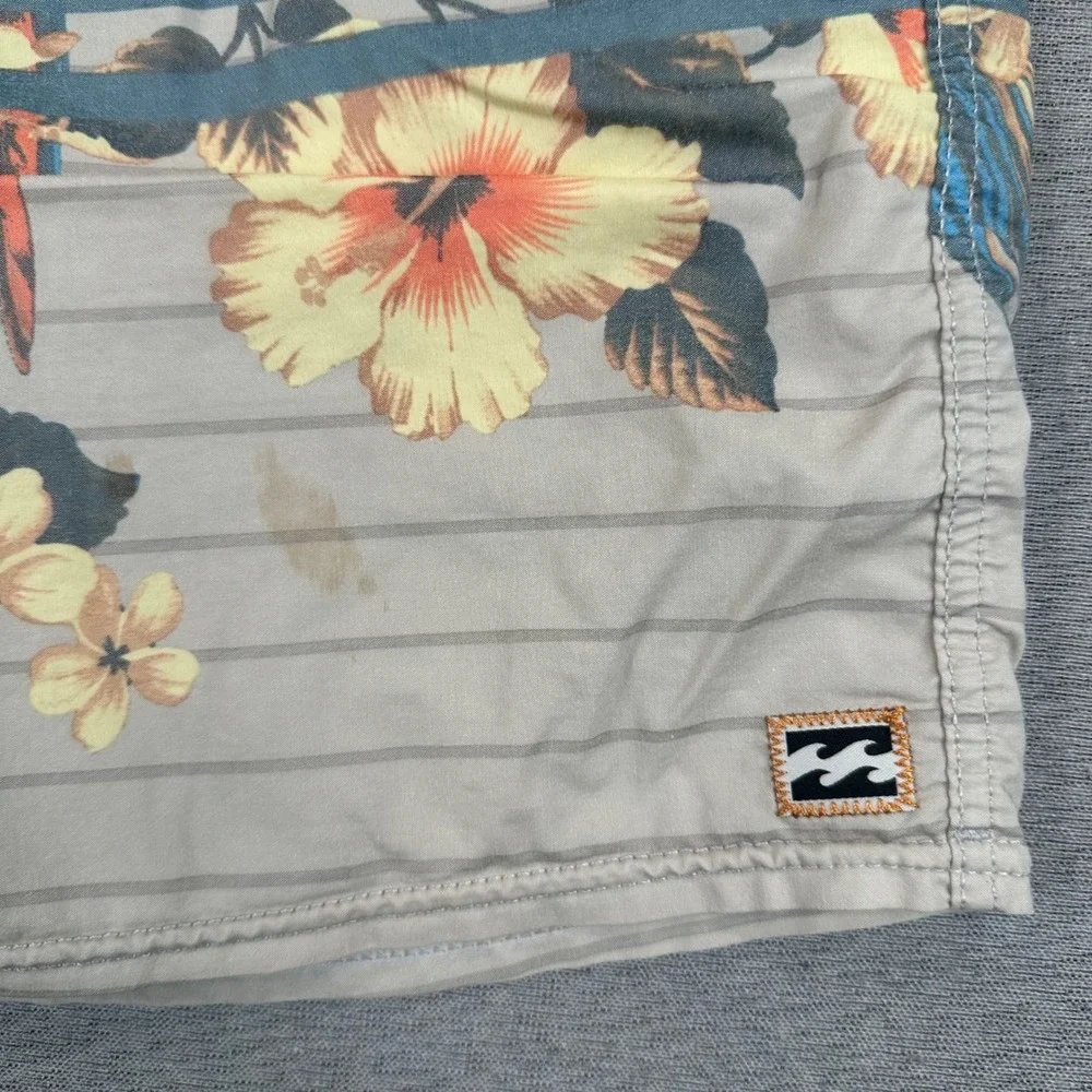 Billabong Lo Tides Spinner Board Shorts Mens 33 Beige Floral Parrot AOP Surf